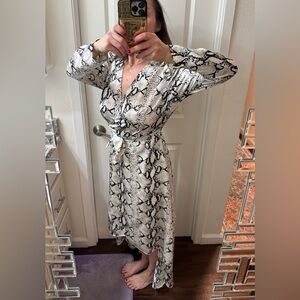 B/W Mob-Wife Leopard Print, Maxi Dress w/ Asymmetrical front, Size 8 Women